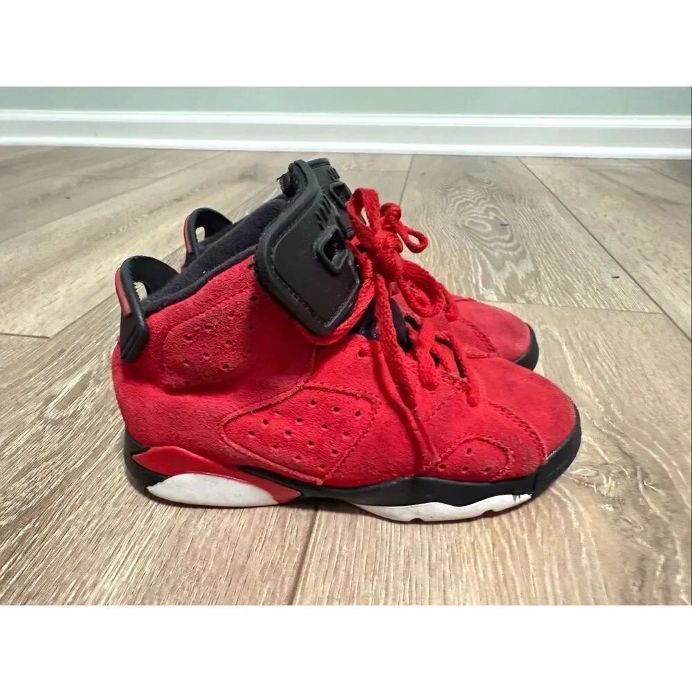 Nike Kids Size 10.5C Air Jordan 6 Retro Toro Bravo Sneakers Varsity Red Suede